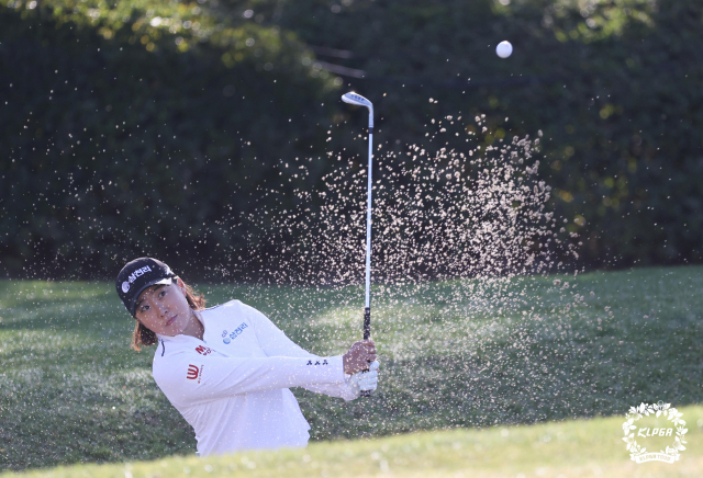 8일 롯데렌터카 대회 2라운드에서 벙커 샷을 하는 김해림. 사진 제공=KLPGA