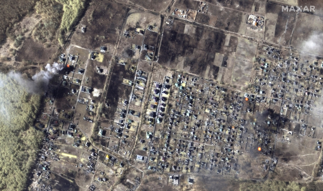 3월 14일(현지 시간) 러시아 군대의 공격으로 파괴된 우크라이나 모스천 위성사진. 로이터연합뉴스