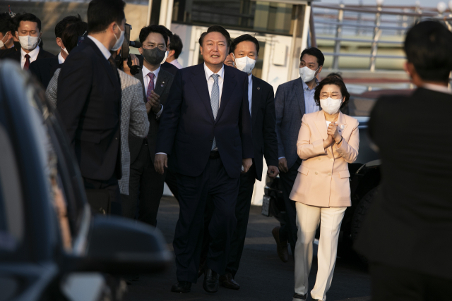 尹당선인, 박근혜 전 대통령 예방…구원 해소하나