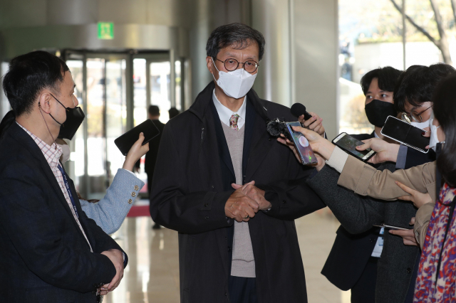 민주당 질의에··이창용 '대출규제 완화 확대시 부작용 초래'