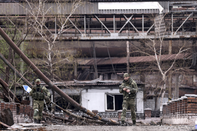 17일(현지시간) 러시아군과 도네츠크 인민 공화국에 의해 마리우폴 철공소가 통제된 모습. 타스연합뉴스