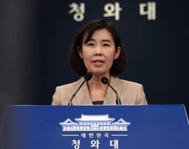 박경미 청와대 대변인이 18일 춘추관에서 브리핑을 하고 있다./연합뉴스