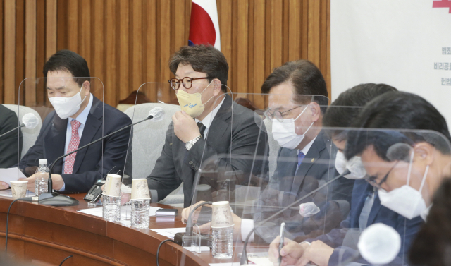 권성동 국민의힘 원내대표가 19일 오전 서울 여의도 국회에서 열린 원내대책회의에서 발언하고 있다. 권욱 기자