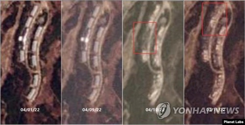 북한 금강산 아난티 골프장 리조트 단지를 촬영한 위성사진. 왼쪽부터 4월 1, 9, 10, 11일의 모습. 10일 중심부 건물(왼쪽 붉은 사각형 안)이 사라지고 11일에는 북쪽 2개 동(오른쪽 붉은 사각형 안)이 철거된 모습./연합뉴스