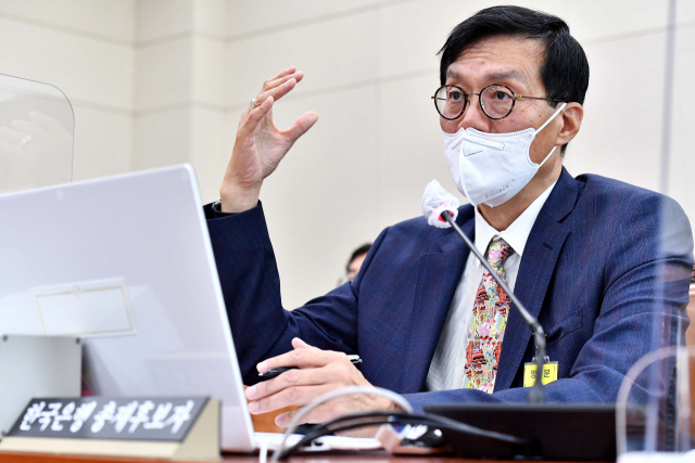 이창용 한국은행 총재 후보자가 19일 국회 기획재정위원회 전체회의실에서 열린 인사청문회에서 의원 질의에 답하고 있다. /성형주 기자