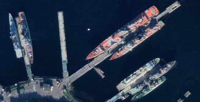 러시아 동부 캄차카 반도 항구에 정박한 군함. 트위터 캡처