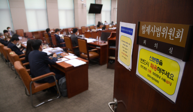 '170석 민주당, 왜 저래요…광기에 사로잡혀' 진중권 일갈