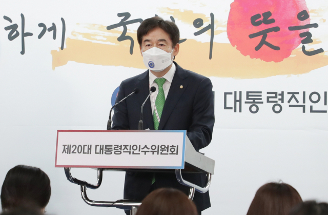 이용호 대통령직인수위원회 정무사법행정분과 간사가 21일 ‘검수완박(검찰 수사권 완전 박탈)’ 추진에 대한 추가 입장을 발표하고 있다. 성형주 기자