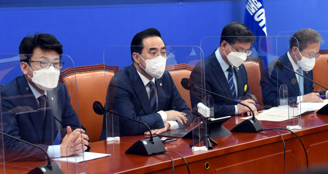 박홍근 더불어민주당 원내대표가 21일 국회에서 열린 정책조정회의에서 발언하고 있다. /성형주 기자