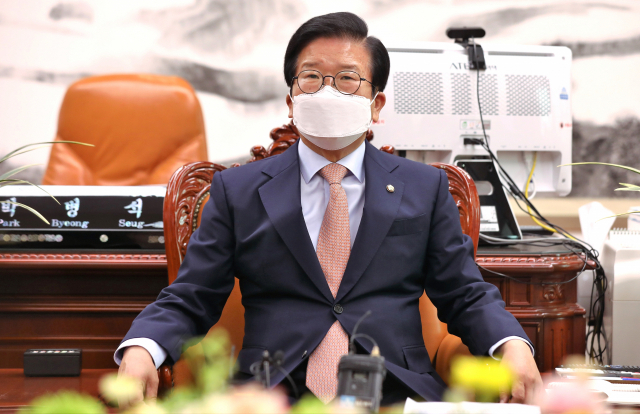 박병석 국회의장이 22일 국회의장실에서 검찰개혁 관련 입장을 밝히고 있다. / 성형주 기자