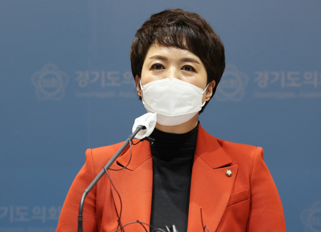국민의힘 6·1 지방선거 경기지사 후보로 선출된 김은혜 의원이 22일 수원시 경기도의회에서 기자회견을 하고 있다./연합뉴스