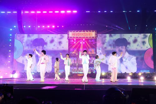 미국 라스베이거스 얼리전트 스타디움에서 그룹 방탄소년단(BTS)이 10일(현지 시간) 콘서트를 하고 있다. 연합뉴스