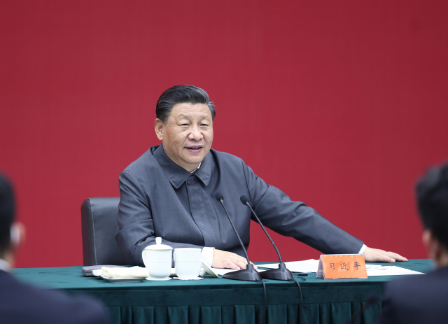 시진핑 중국 국가주석이 25일 베이징 인민대학교를 찾아 발언하고 있다. 신화연합