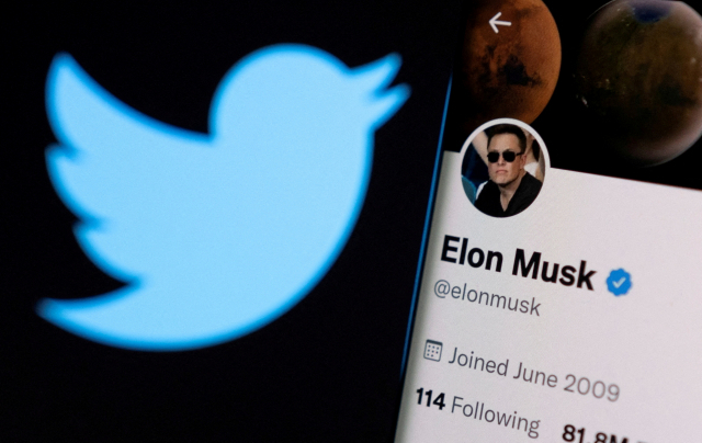 일론 머스크 테슬라 최고경영자(CEO)는 지난 25일(현지시간) 소셜미디어 트위터를 주당 54.20달러, 총 440억 달러(약 55조 원)에 인수하기로 합의했다. 로이터 연합뉴스
