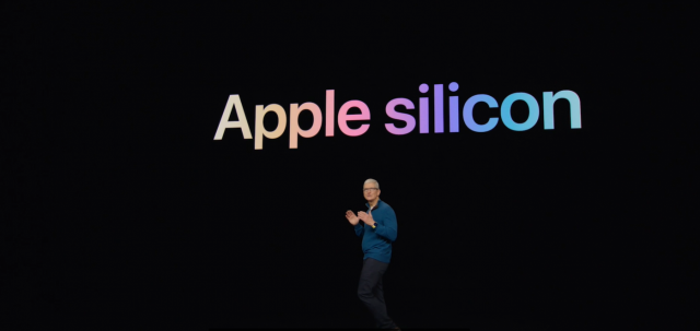 팀 쿡 애플 최고경영자가 지난달 열린 애플 신제품 발표 행사에서 애플의 자체 시스템온칩(SoC) 시리즈 애플 실리콘을 소개하고 있다. /사진 제공=애플