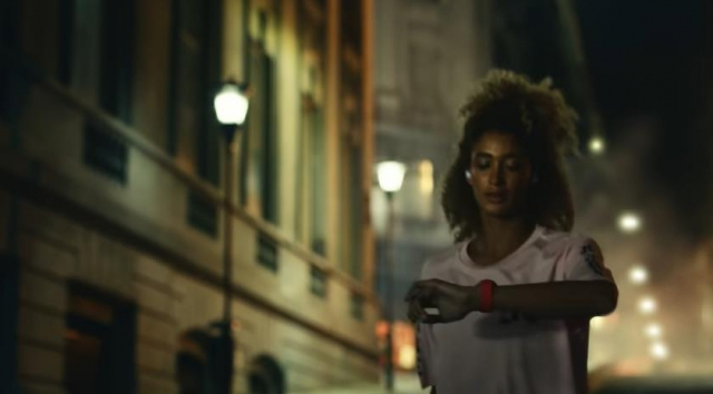'새벽에 흑인여자 혼자 조깅?'…英서 논란된 삼성 광고[영상]