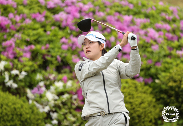 박민지가 29일 KLPGA 챔피언십 2라운드 11번 홀에서 드라이버 샷을 하고 있다. 사진 제공=KLPGA