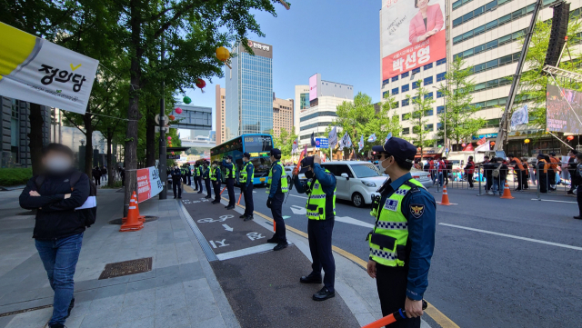 거리두기 해제 이후 첫 노동절 대규모 집회…숭례문~광화문 일대 혼잡