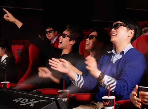 OTT에 빼앗긴 영화 관객, IMAX·4DX로 되찾는다