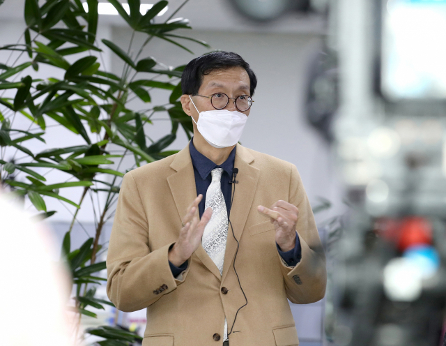 이창용 한국은행 총재가 25일 서울 중구 한국은행에서 열린 출입 기자단 상견례에서 기자들의 질문에 답하고 있다. 사진 제공=한국은행