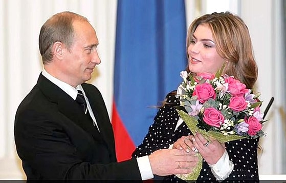블라디미르 푸틴 러시아 대통령(왼쪽)과 연인으로 알려진 알리나 카바예바. AP연합뉴스