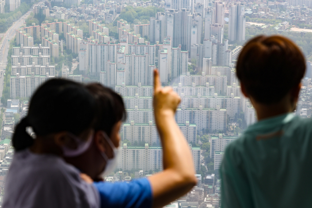 서울 송파구 롯데월드타워 전망대 서울스카이에서 바라본 송파·강남 일대 아파트 단지. 연합뉴스