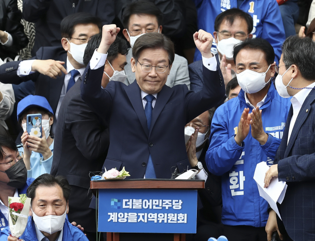 이재명 전 경기지사가 8일 인천 계양산 야외공연장에서 계양을 국회의원 보궐선거 출마 선언 기자회견을 하고 있다. 성형주 기자