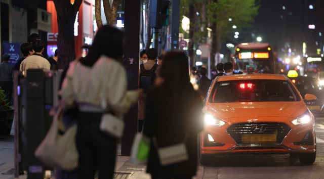 서울에서 카카오T 등 택시 플랫폼 앱을 이용해 택시 호출을 시도했다가 실패한 비율이 지난해 급증한 것으로 나타났다. 연합뉴스