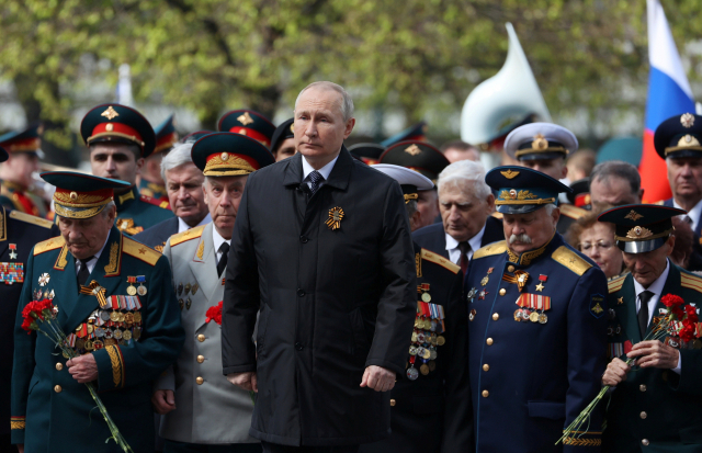 블라디미르 푸틴 러시아 대통령이 9일 러시아 모스크바 붉은광장에서 열린 전승절 77주년 기념행사에 참석하고 있다.EPA스푸트니크연합뉴스