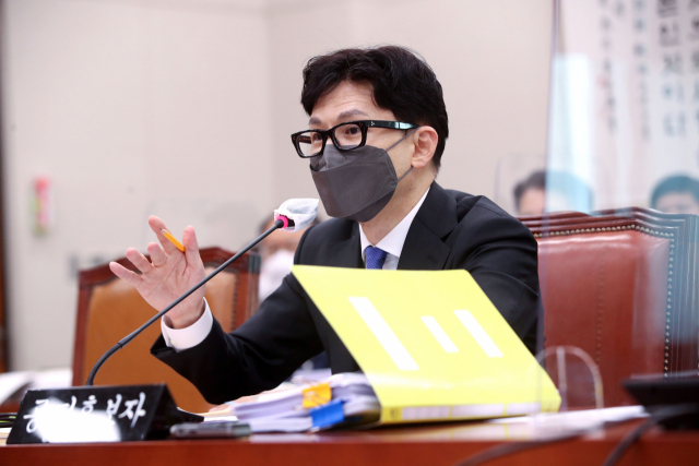 한동훈 법무부장관 후보자가 9일 서울 여의도 국회에서 열린 인사청문회에서 의원 질의에 답변하고 있다./성형주 기자
