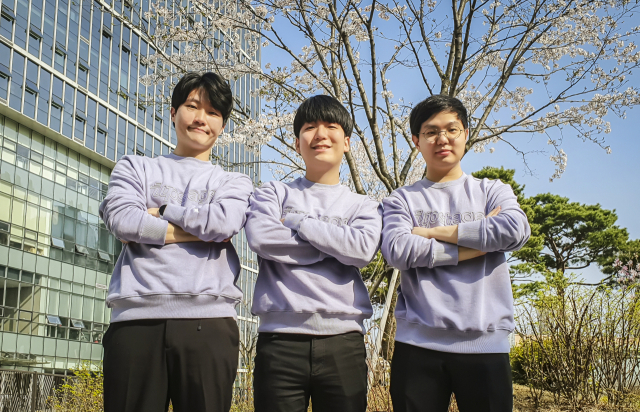 업스테이지의 남진우(왼쪽부터), 박찬준, 김다현 개발자. 사진 제공=업스테이지