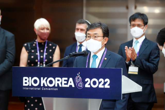 권덕철 보건복지부 장관이 바이오 코리아 개막식에서 축사를 하고 있다. 사진제공=보건복지부