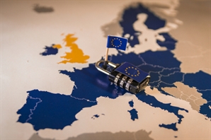 유럽위원회 "암호화폐 기업만 규제해선 안 돼"…EU에 반기