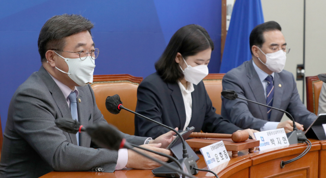 윤호중 더불어민주당 공동비상대책위원장이 11일 국회에서 열린 비상대책위원회 회의에서 발언하고 있다. /성형주 기자