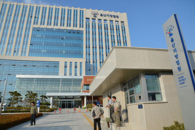 10대 오토바이 위협 운전해 사망케 한 20대 '실형→집유'