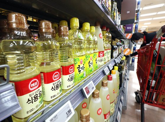'1인당 1개만 팝니다'…식용유 대란 한국도 터졌다
