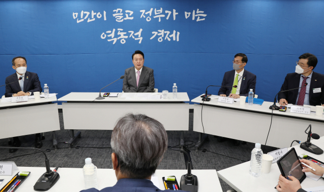 [사진] 거시금융점검한 尹 '위기 선제대응'