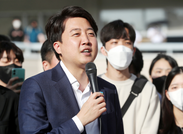 인천 찾은 이준석 '이재명 계양을 출마, 민주당 최악의 카드'