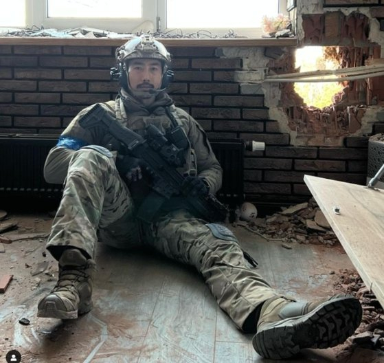 우크라이나 의용군으로 참전하기 위해 출국한 해군특수전전단(UDT/SEAL) 대위 출신 이근 씨가 임무 수행 중 부상을 당한 것으로 전해졌다. 인스타그램 캡처.