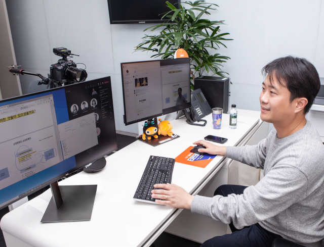 장윤석 티몬 대표가 지난달 1일 전사 온라인 타운홀 미팅 ‘조이 라이브’를 열고 임직원들과 소통하고 있다./사진 제공=티몬