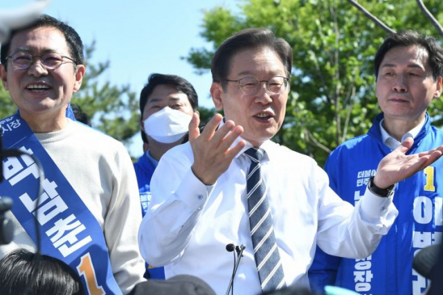 인천 계양을 국회의원 보궐선거에 출마한 이재명 더불어민주당 총괄선거대책위원장이 인천시 남동구 인천대공원을 찾았다. 연합뉴스