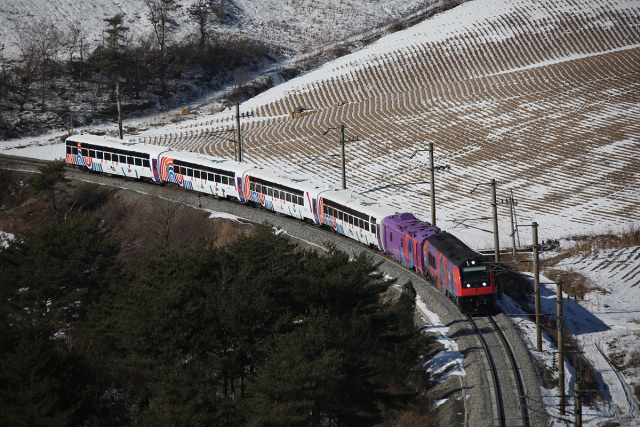 한국철도공사(코레일)는 6월부터 코로나19 등으로 중단했던 일부 관광열차 운행을 재개한다. 사진제공=한국철도