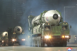 北, ICBM·SRBM 등 3발 도발…한미일 '동시 타격' 과시