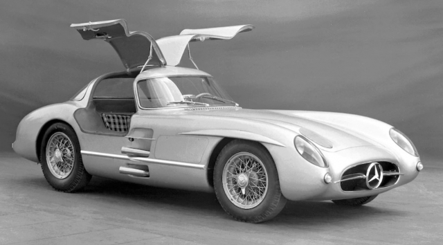 메르세데스-벤츠의 1955년형 300 SLR 울렌하우트 쿠페가 지난 5일(현지시각) 1억 3500만 유로(약 1812억 원)에 낙찰됐다. 메르세데스-벤츠