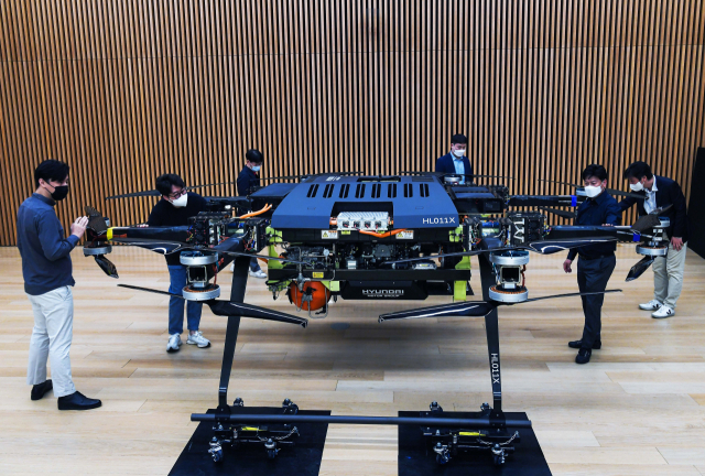 현대차 ‘수소·배터리 동시 사용’ 멀티콥터 드론 첫 공개