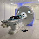 이 전 대위가 자기공명영상(MRI) 기계에 누워 검사를 받는 모습. 유튜브캡처