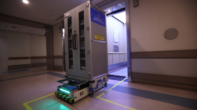 삼성서울병원은 앞서 국내 최초로 대규모 물류이송로봇을 이용해 병원 내 물류를 체계적으로 관리하는 시스템을 선보였다. 사진 제공=삼성서울병원