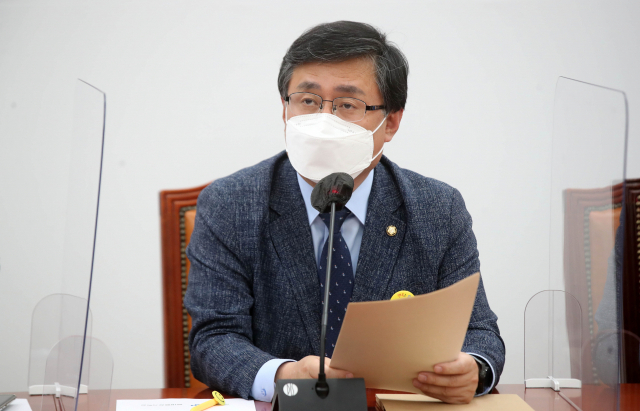 김성환 더불어민주당 정책위의장이 지난 19일 국회에서 열린 정책조정회의에서 발언하고 있다. / 성형주 기자