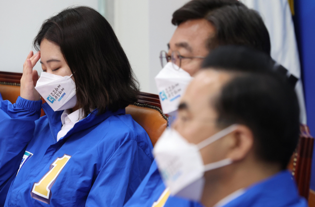 '文 복심' 윤건영 '박지현 주장 100% 동의하지 않지만…'