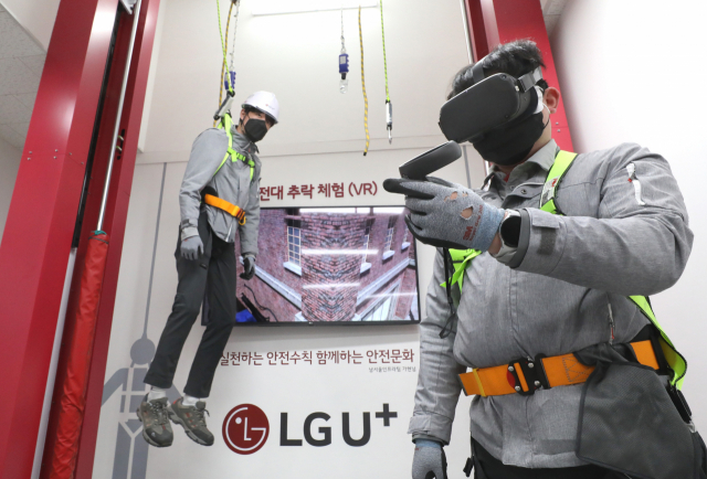 LG유플러스 대전R&D 센터 내 네트워크 안전체험관의 VR 추락체험 시설. 사진제공=LG유플러스